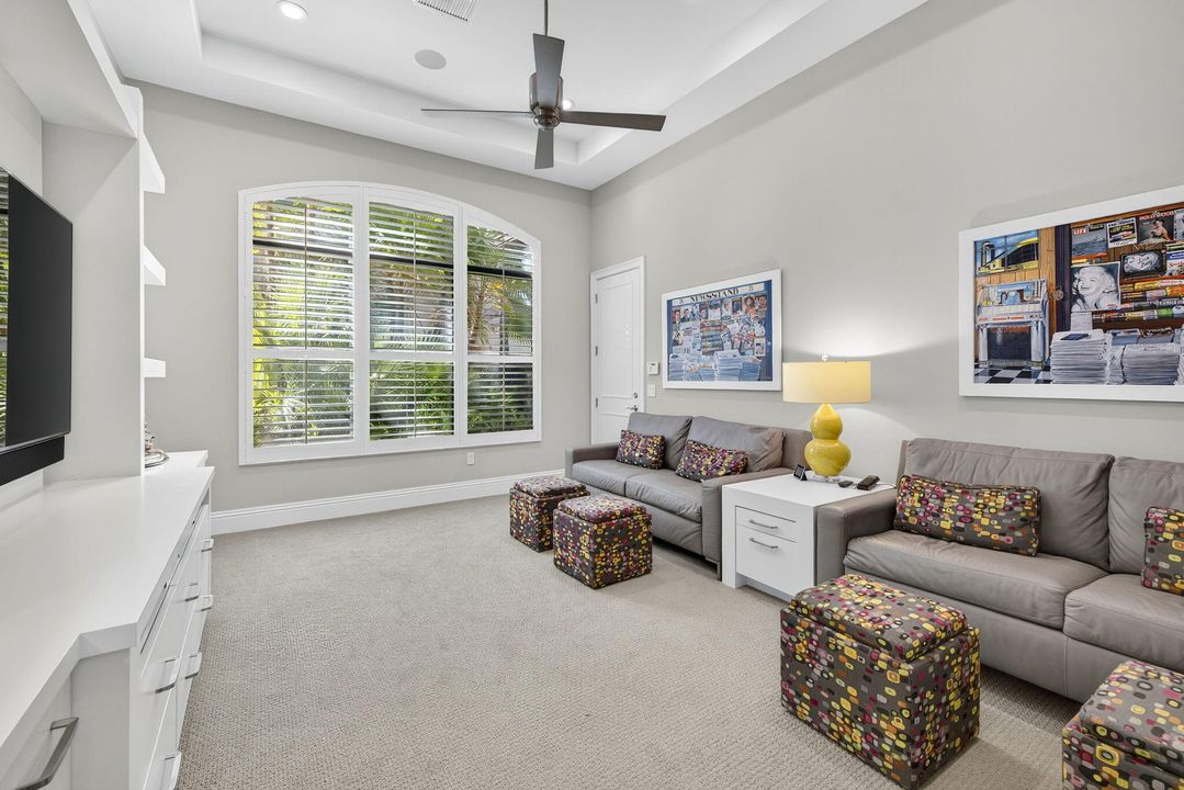 На продажу: $2,995,000 (4 спален, 5 ванн, 4638 Квадратных фут)