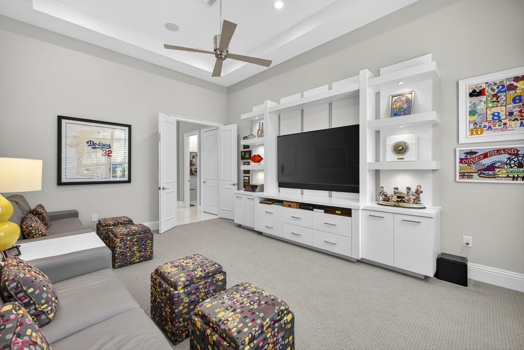 На продажу: $2,995,000 (4 спален, 5 ванн, 4638 Квадратных фут)