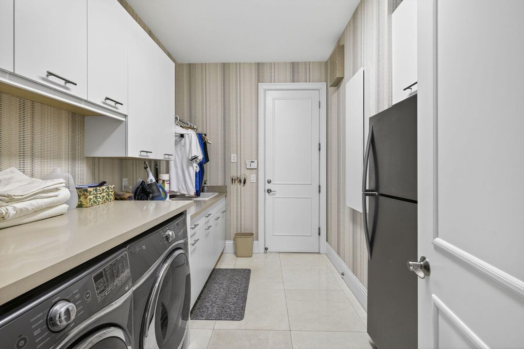 На продажу: $2,995,000 (4 спален, 5 ванн, 4638 Квадратных фут)