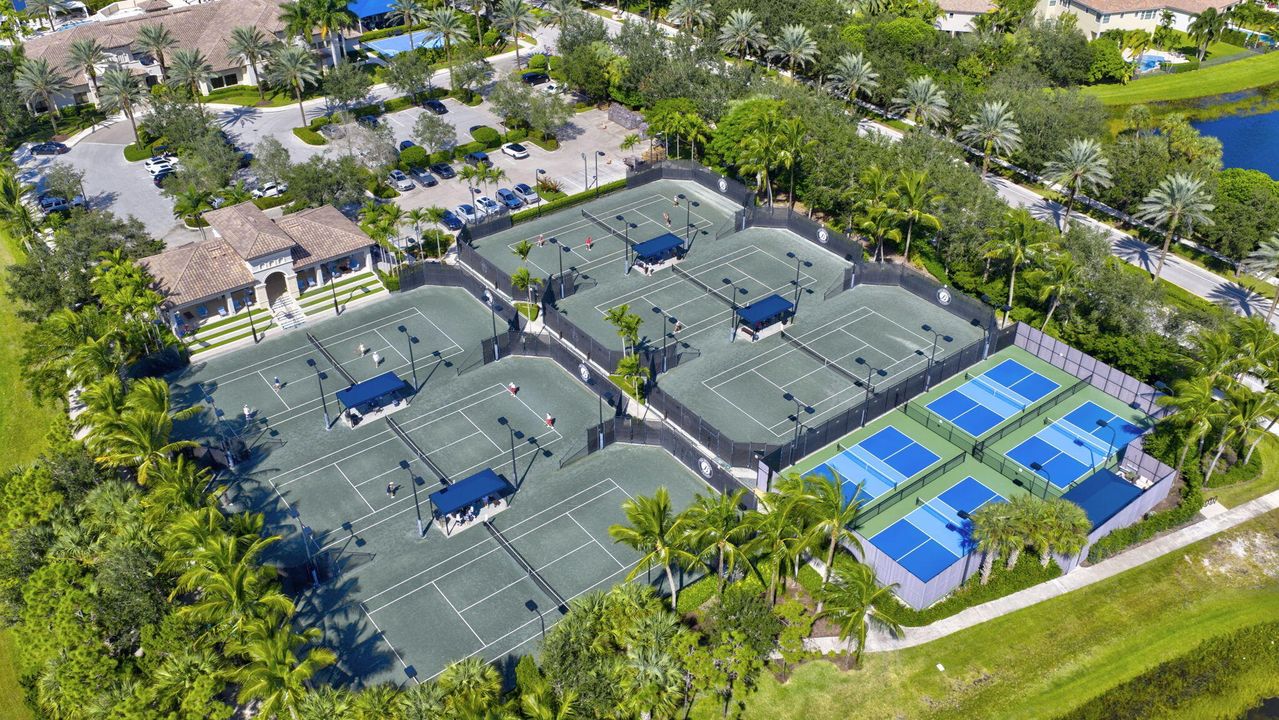 На продажу: $2,995,000 (4 спален, 5 ванн, 4638 Квадратных фут)