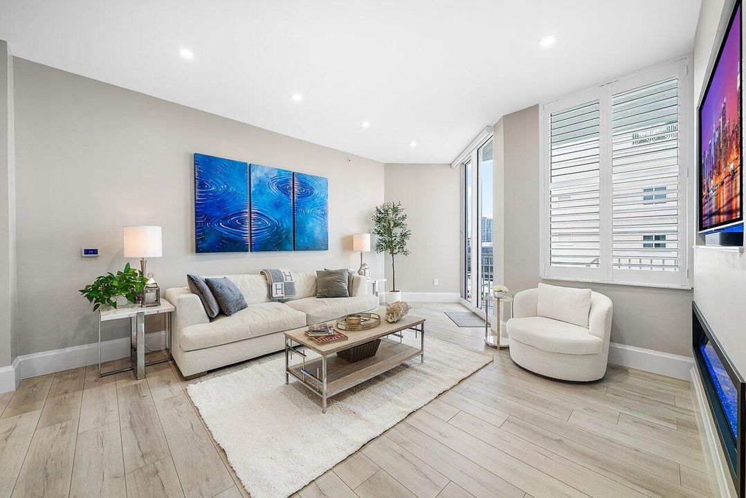 For Sale: $1,500,000 (2 beds, 2 baths, 998 Square Feet)