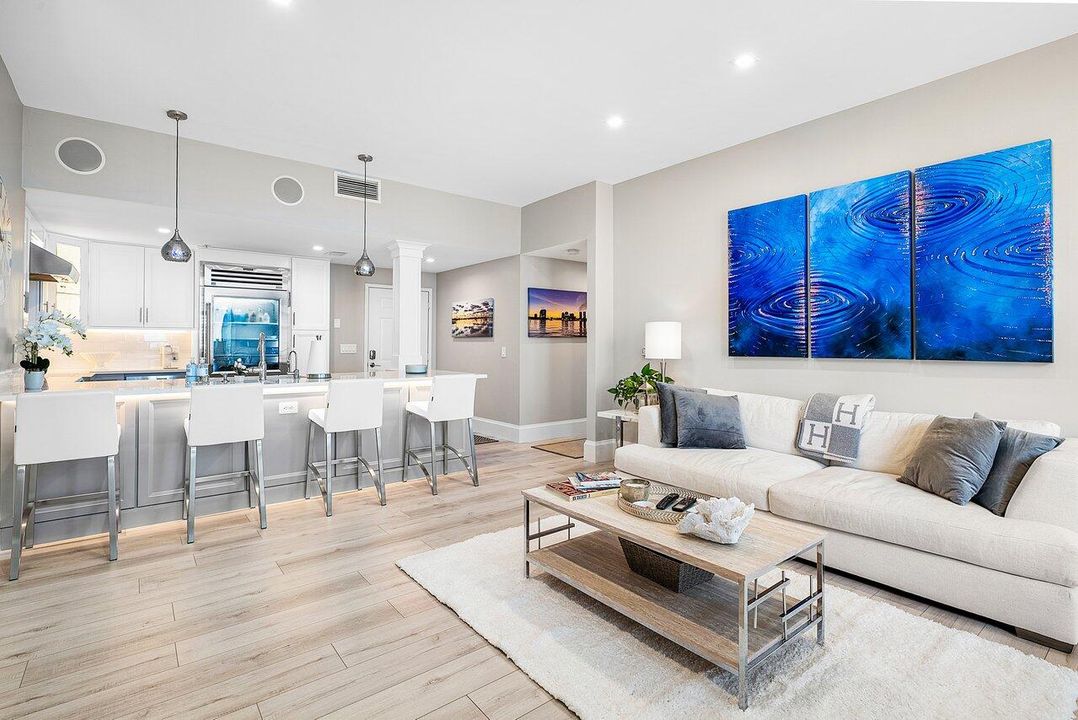 For Sale: $1,500,000 (2 beds, 2 baths, 998 Square Feet)