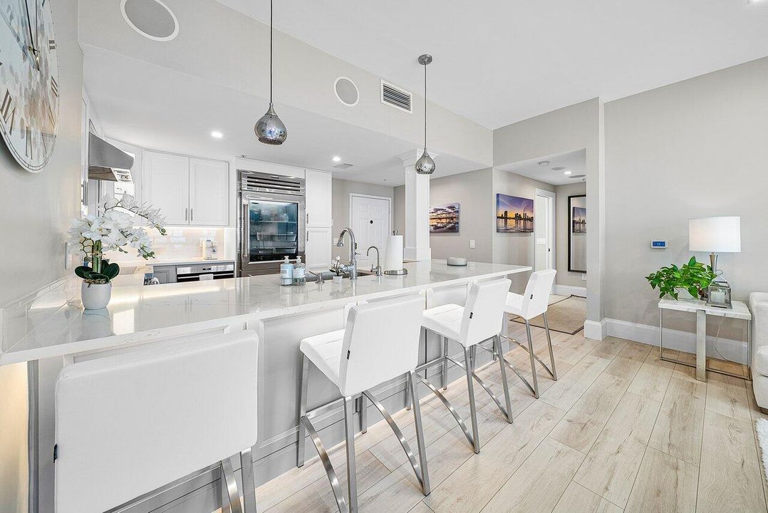 For Sale: $1,500,000 (2 beds, 2 baths, 998 Square Feet)