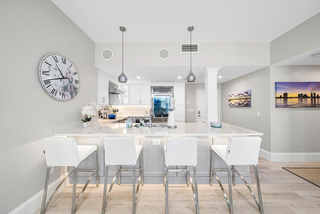 For Sale: $1,500,000 (2 beds, 2 baths, 998 Square Feet)