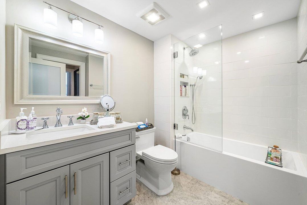 For Sale: $1,500,000 (2 beds, 2 baths, 998 Square Feet)