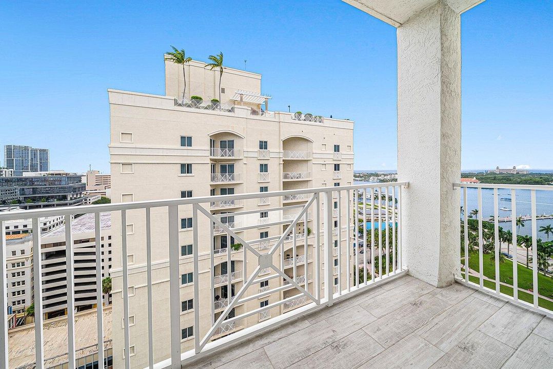 For Sale: $1,500,000 (2 beds, 2 baths, 998 Square Feet)