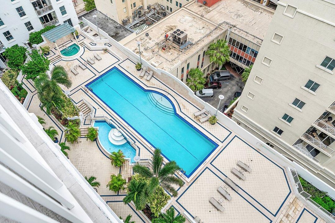 For Sale: $1,500,000 (2 beds, 2 baths, 998 Square Feet)