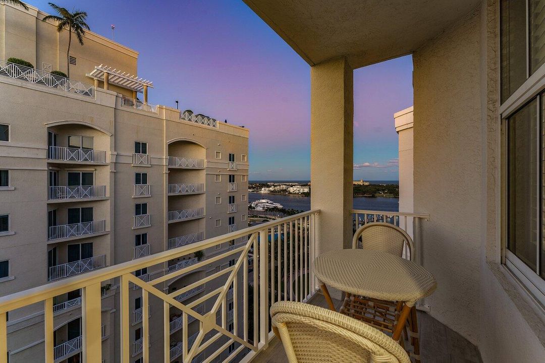 For Sale: $1,500,000 (2 beds, 2 baths, 998 Square Feet)