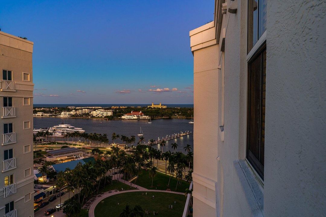 For Sale: $1,500,000 (2 beds, 2 baths, 998 Square Feet)