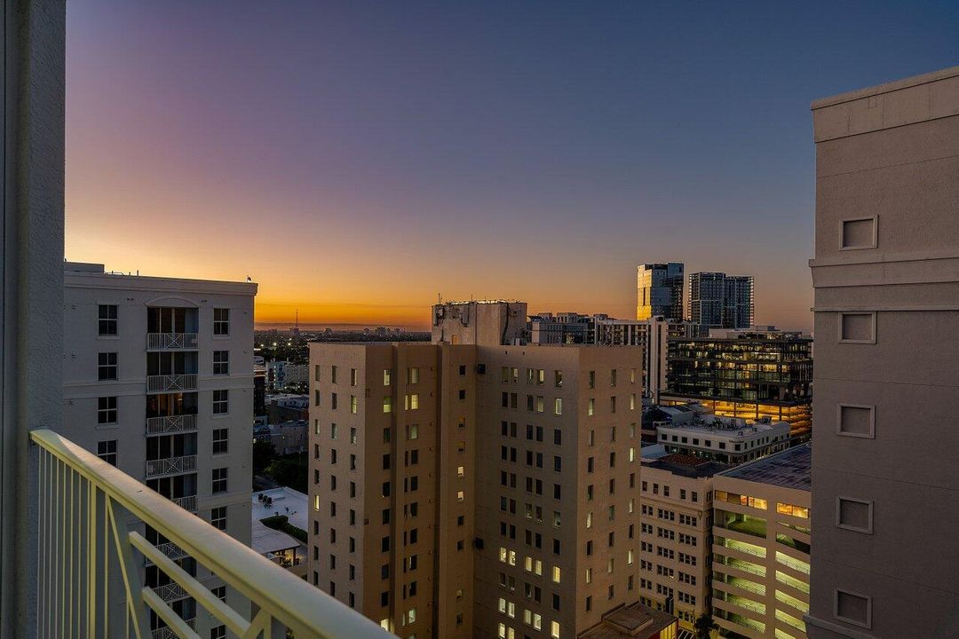 For Sale: $1,500,000 (2 beds, 2 baths, 998 Square Feet)