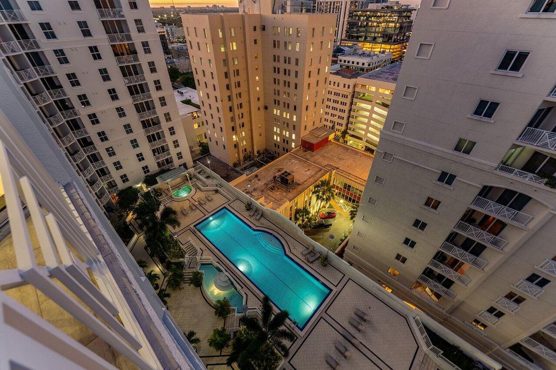 For Sale: $1,500,000 (2 beds, 2 baths, 998 Square Feet)