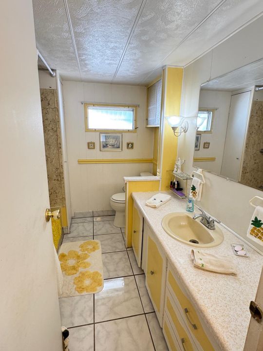 На продажу: $110,000 (2 спален, 2 ванн, 1150 Квадратных фут)