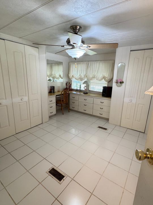 На продажу: $110,000 (2 спален, 2 ванн, 1150 Квадратных фут)