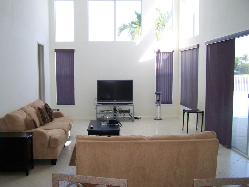 En Renta: $8,000 (5 camas, 4 baños, 3668 Pies cuadrados)