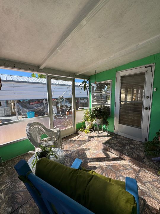 На продажу: $110,000 (2 спален, 2 ванн, 1150 Квадратных фут)