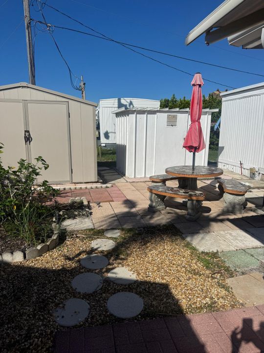 На продажу: $110,000 (2 спален, 2 ванн, 1150 Квадратных фут)