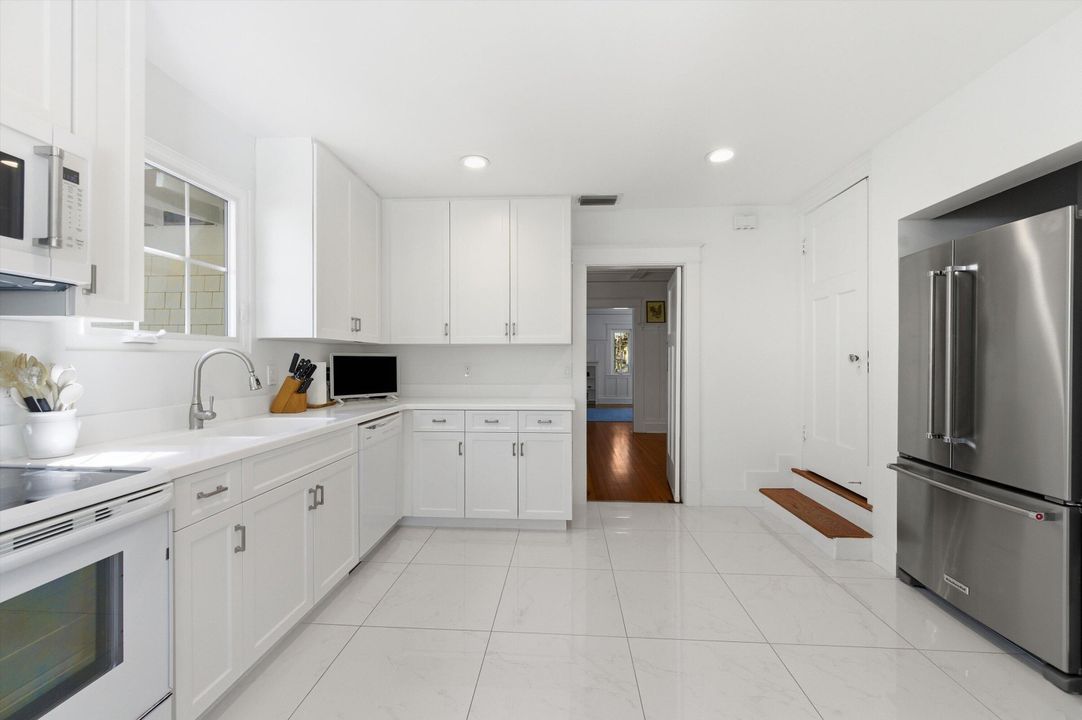 For Rent: $42,000 (4 beds, 3 baths, 3053 Square Feet)