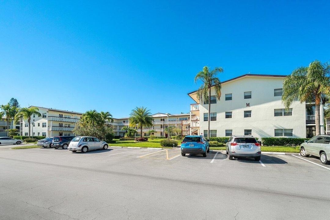 For Rent: $1,800 (2 beds, 1 baths, 819 Square Feet)