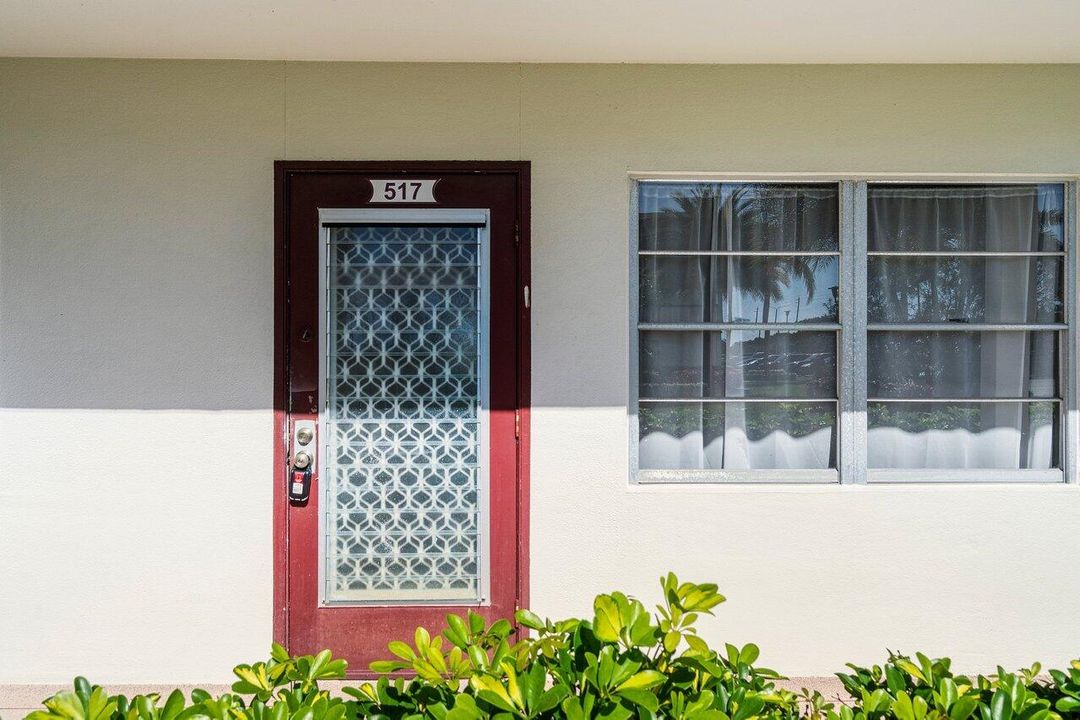 For Rent: $1,800 (2 beds, 1 baths, 819 Square Feet)