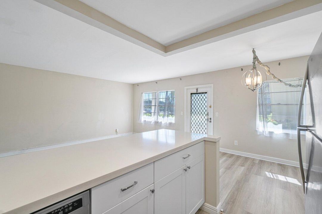 For Rent: $1,800 (2 beds, 1 baths, 819 Square Feet)