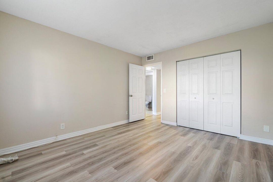 For Rent: $1,800 (2 beds, 1 baths, 819 Square Feet)