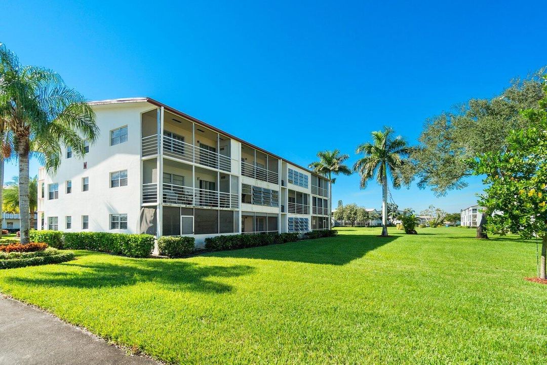 For Rent: $1,800 (2 beds, 1 baths, 819 Square Feet)