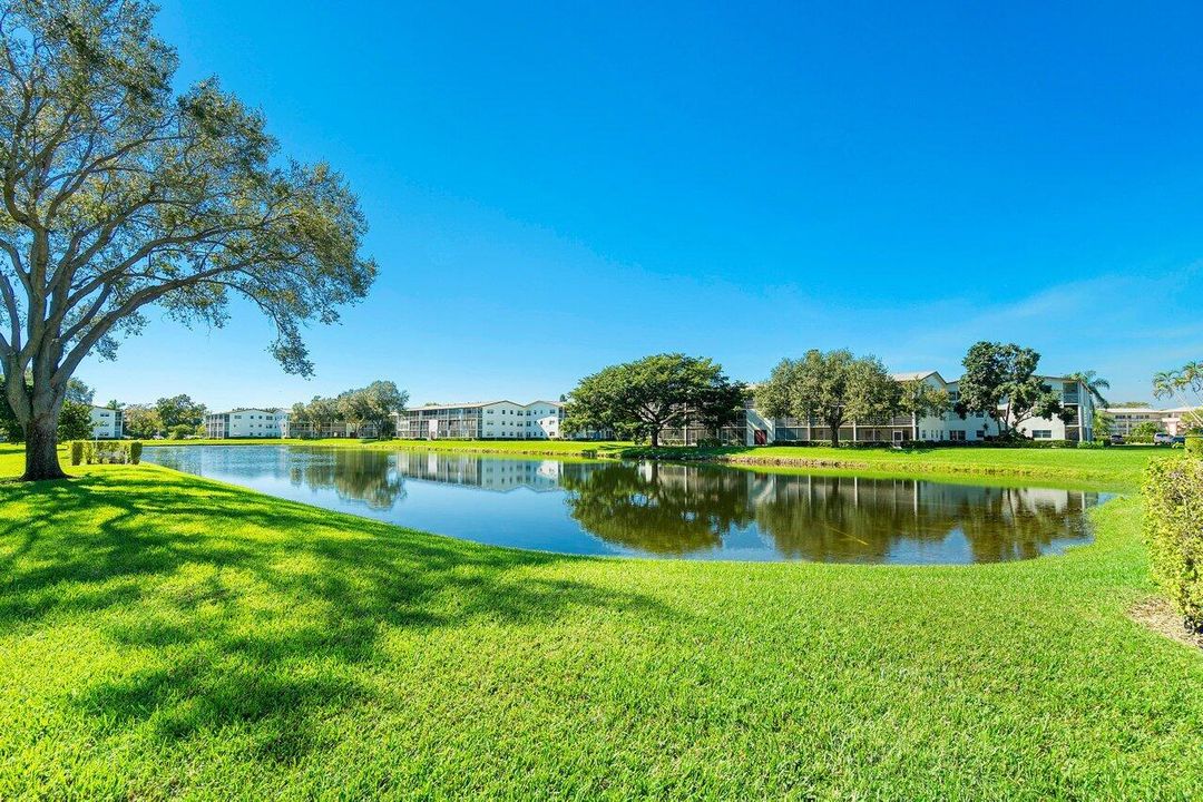 For Rent: $1,800 (2 beds, 1 baths, 819 Square Feet)