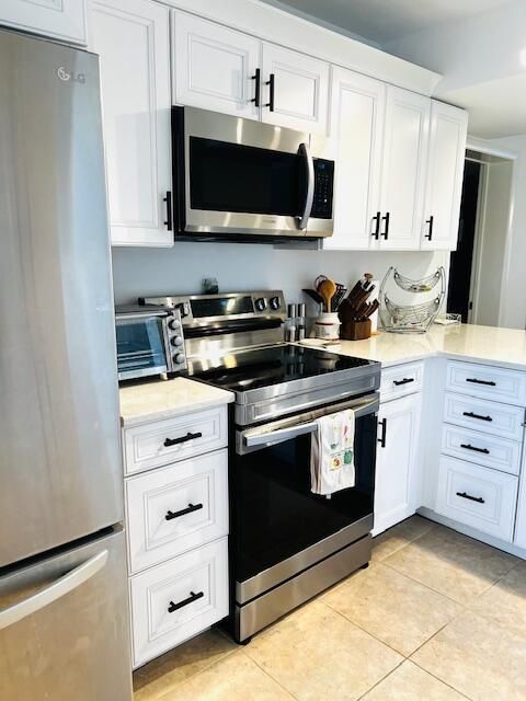 For Rent: $3,950 (2 beds, 2 baths, 1385 Square Feet)