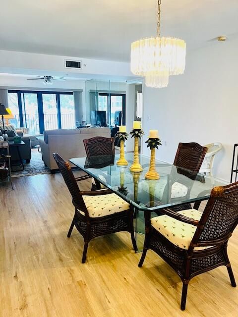 For Rent: $3,950 (2 beds, 2 baths, 1385 Square Feet)