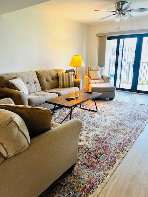 For Rent: $3,950 (2 beds, 2 baths, 1385 Square Feet)