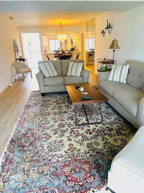 For Rent: $3,950 (2 beds, 2 baths, 1385 Square Feet)