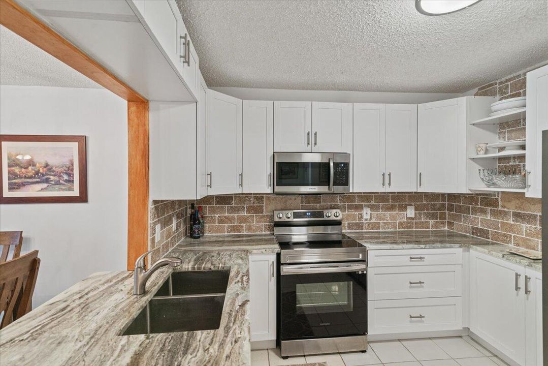 For Sale: $359,500 (2 beds, 2 baths, 1227 Square Feet)