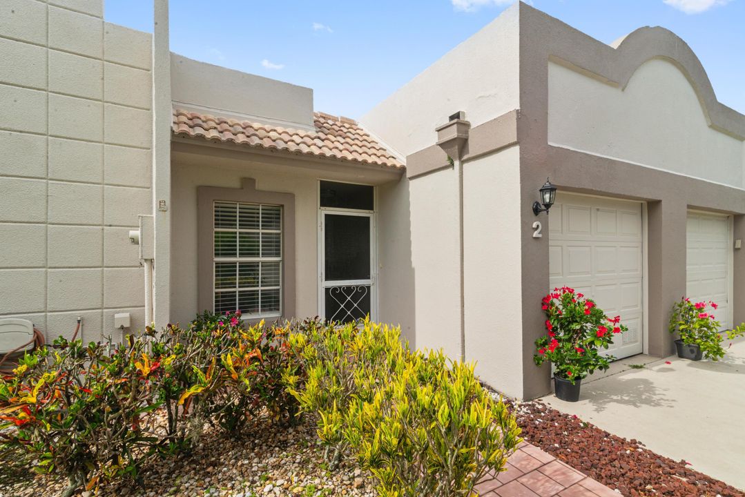 For Sale: $359,500 (2 beds, 2 baths, 1227 Square Feet)
