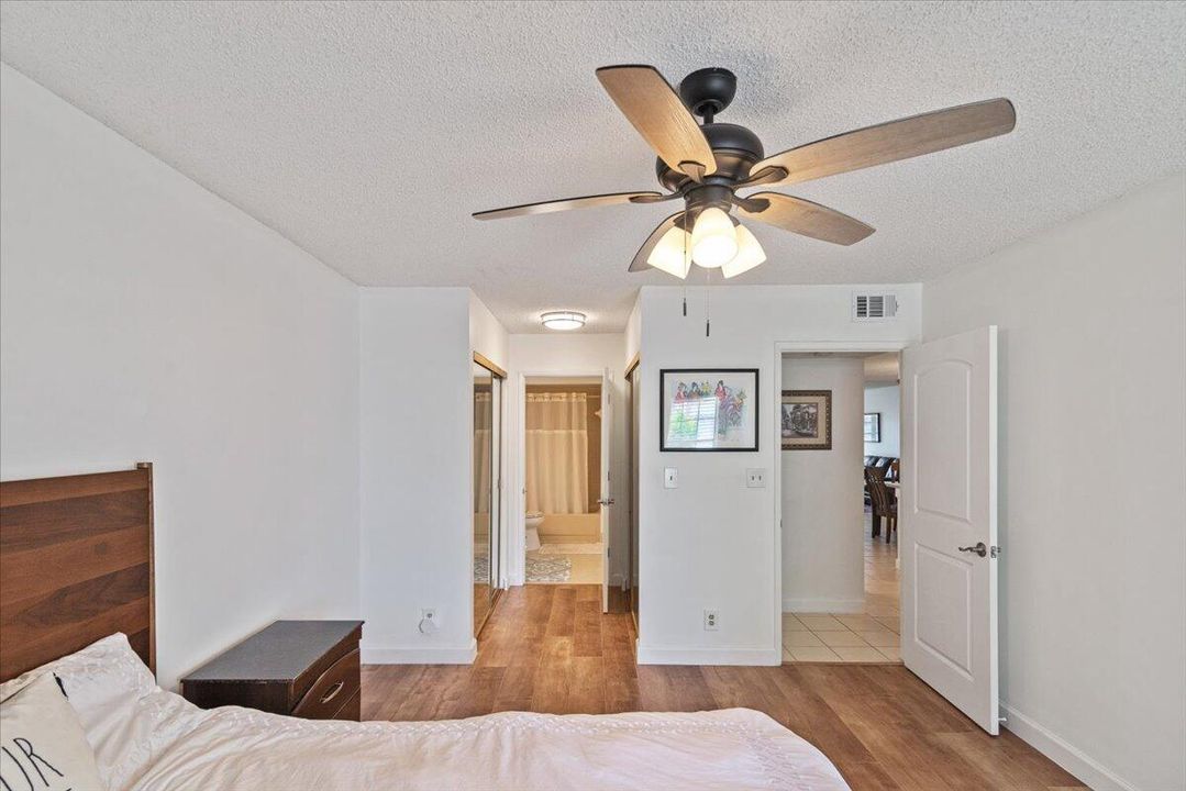 For Sale: $359,500 (2 beds, 2 baths, 1227 Square Feet)