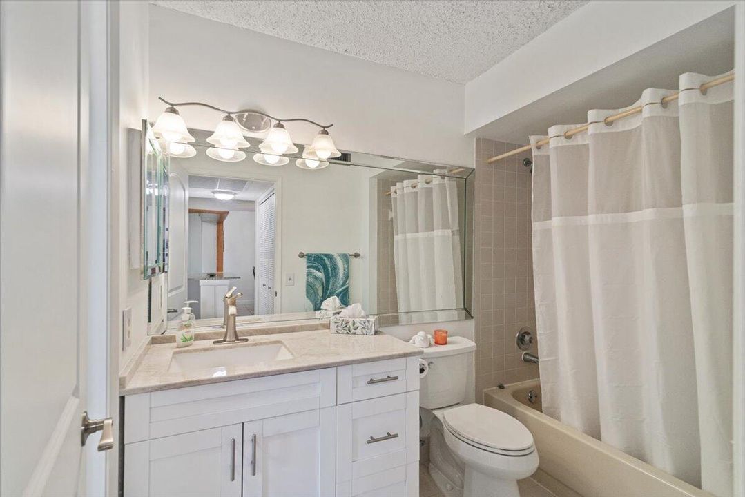 For Sale: $359,500 (2 beds, 2 baths, 1227 Square Feet)