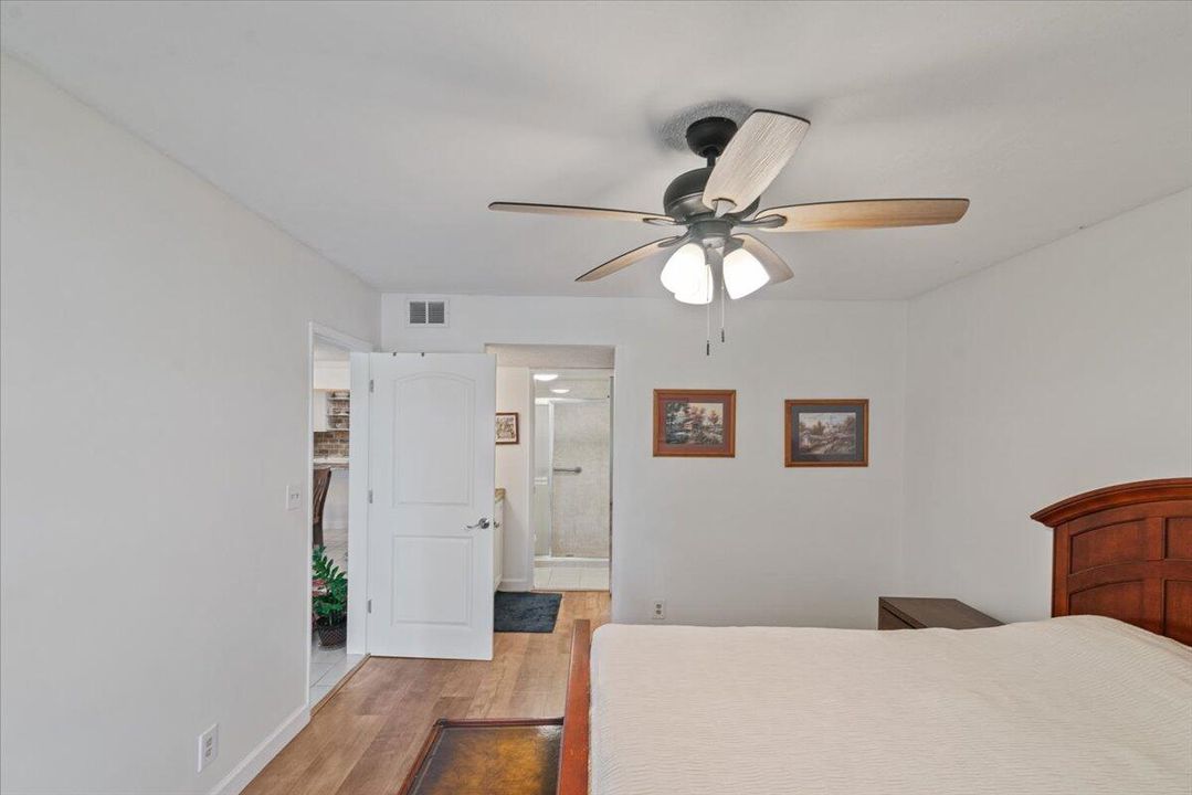 For Sale: $359,500 (2 beds, 2 baths, 1227 Square Feet)