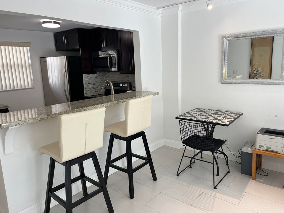 Active With Contract: $3,200 (1 beds, 1 baths, 760 Square Feet)