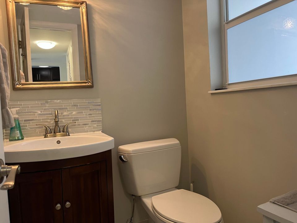 Active With Contract: $3,200 (1 beds, 1 baths, 760 Square Feet)