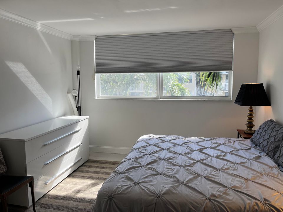 Active With Contract: $3,200 (1 beds, 1 baths, 760 Square Feet)