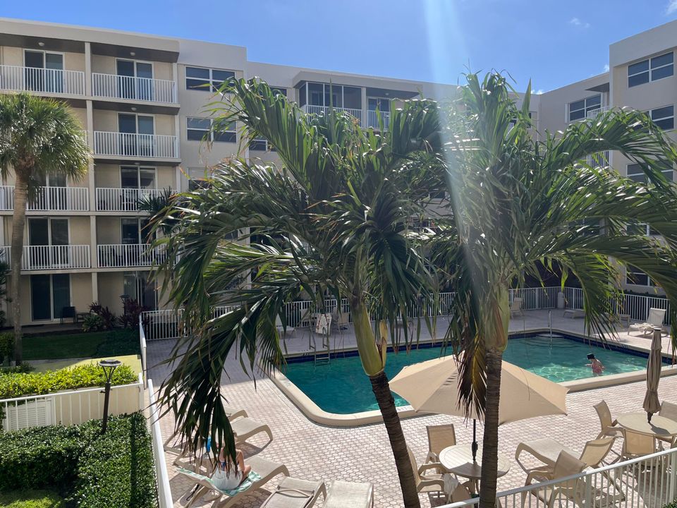 Active With Contract: $3,200 (1 beds, 1 baths, 760 Square Feet)