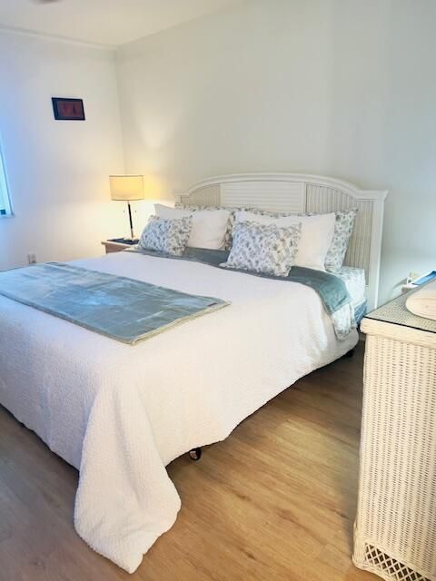 For Rent: $3,950 (2 beds, 2 baths, 1385 Square Feet)