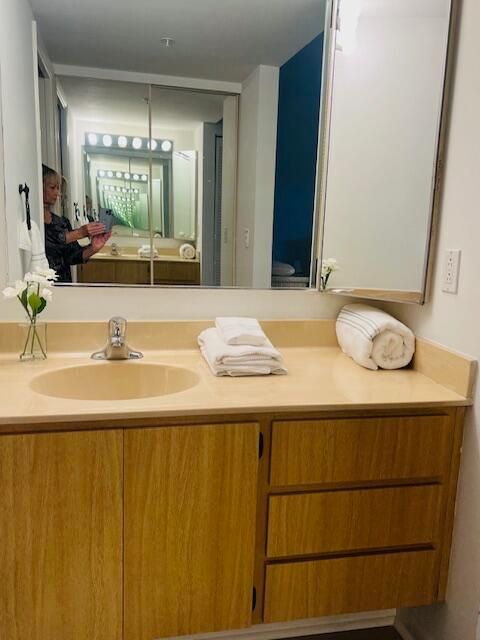 For Rent: $3,950 (2 beds, 2 baths, 1385 Square Feet)