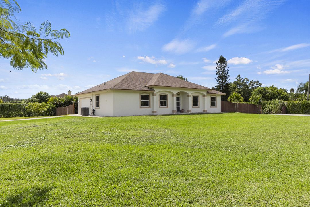 Active With Contract: $712,000 (3 beds, 2 baths, 2322 Square Feet)