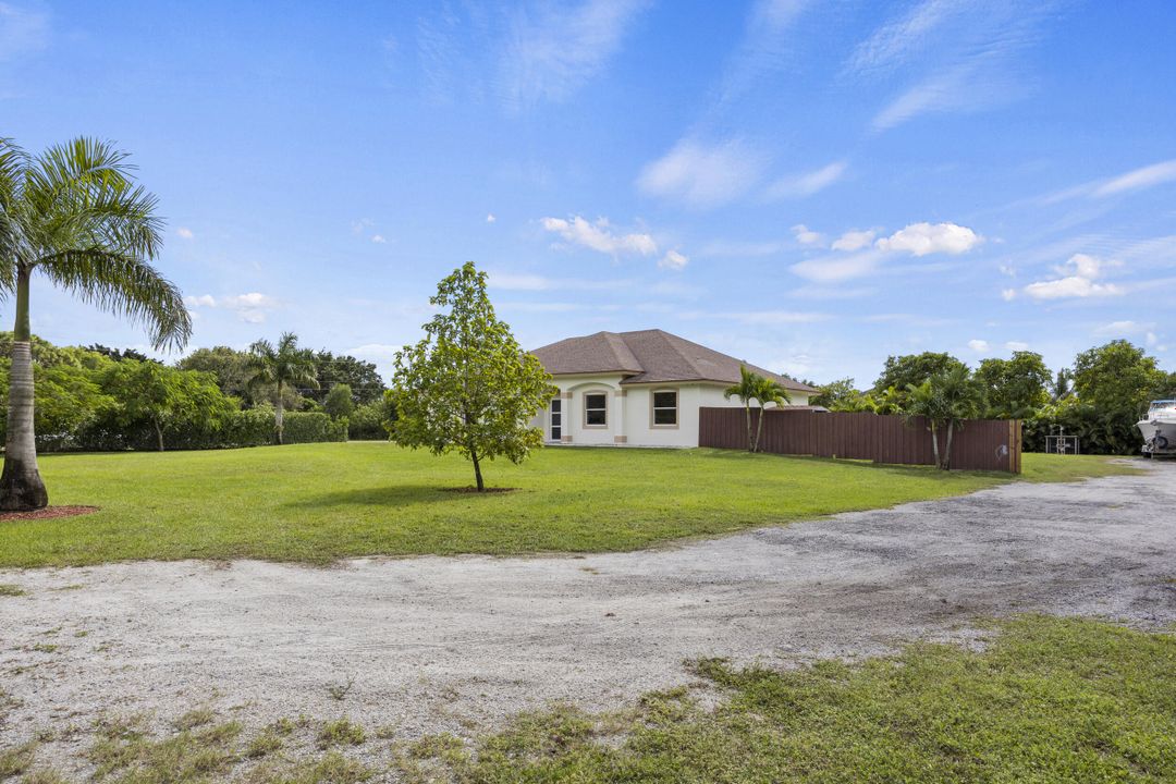 Active With Contract: $712,000 (3 beds, 2 baths, 2322 Square Feet)