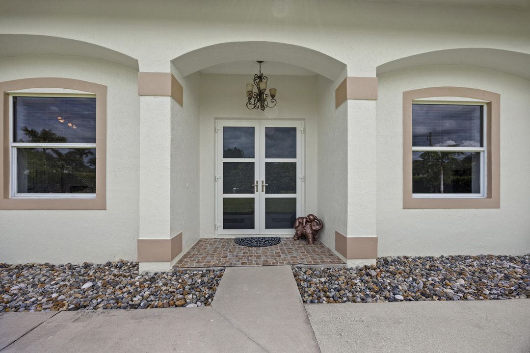 Active With Contract: $712,000 (3 beds, 2 baths, 2322 Square Feet)