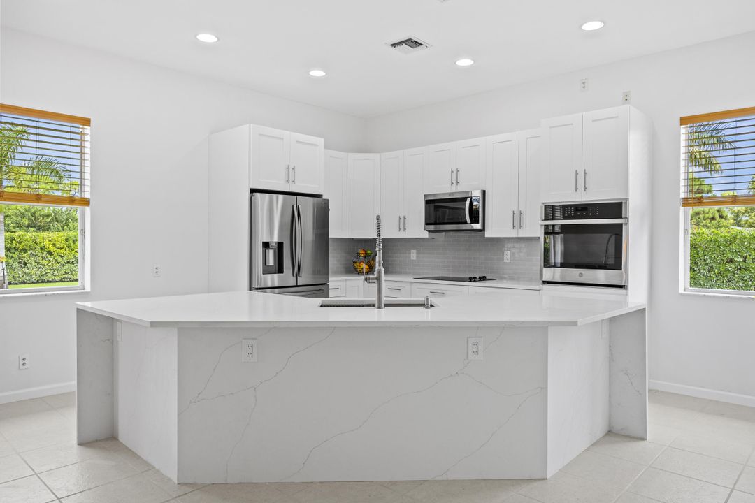 Active With Contract: $712,000 (3 beds, 2 baths, 2322 Square Feet)