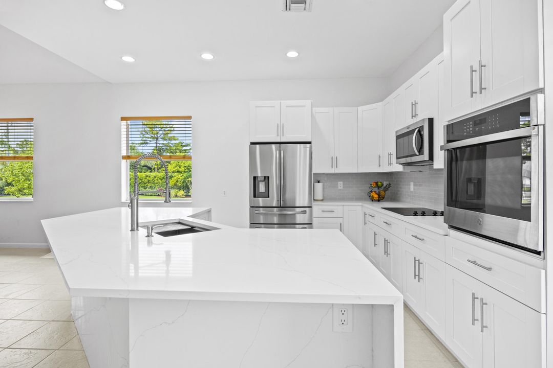 Active With Contract: $712,000 (3 beds, 2 baths, 2322 Square Feet)