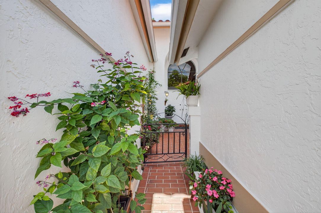 For Sale: $465,000 (2 beds, 2 baths, 1908 Square Feet)