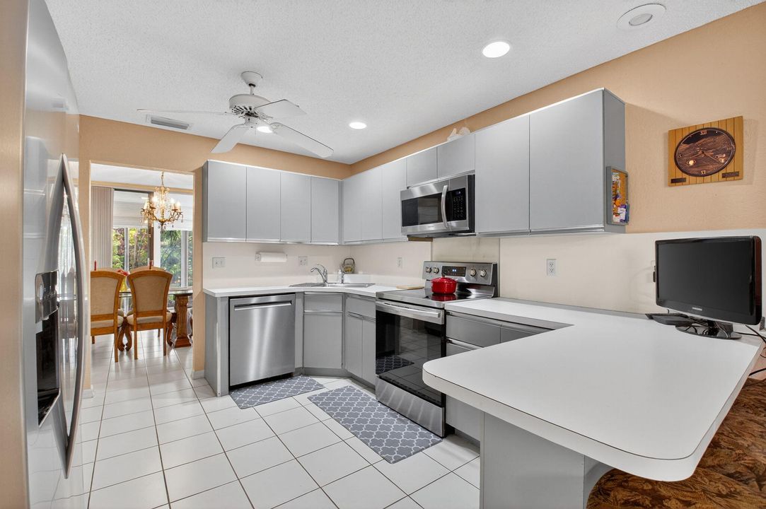 For Sale: $465,000 (2 beds, 2 baths, 1908 Square Feet)