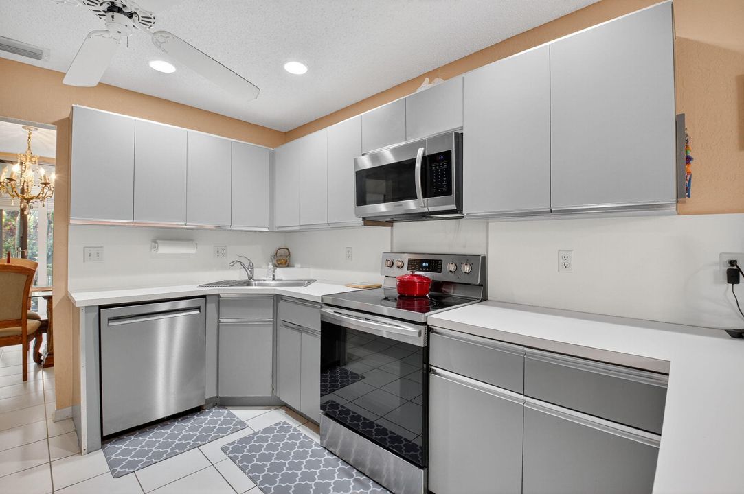 For Sale: $465,000 (2 beds, 2 baths, 1908 Square Feet)